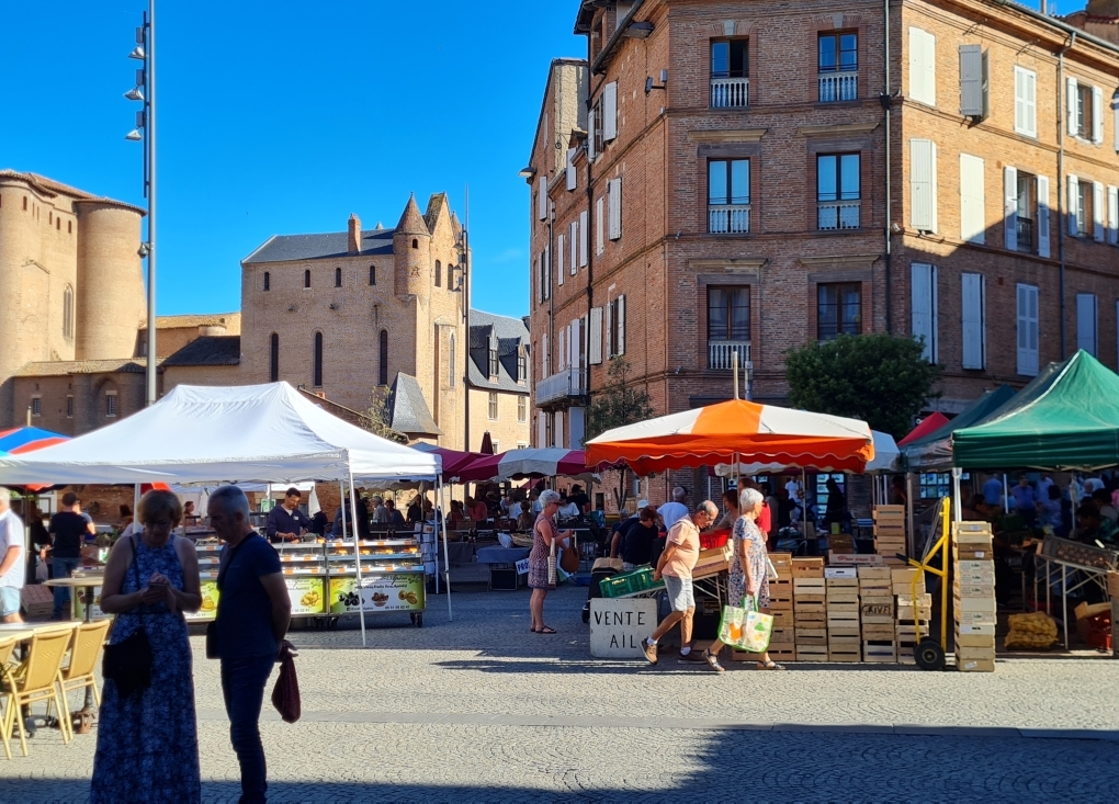 marché place de la pile