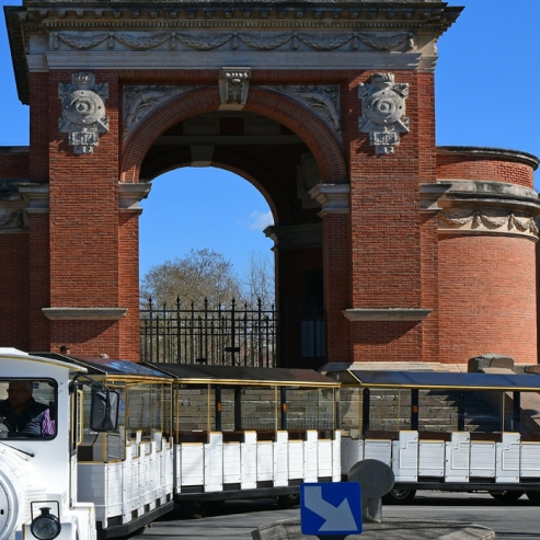 Le petit train touristique albigeois - Albi Tourisme