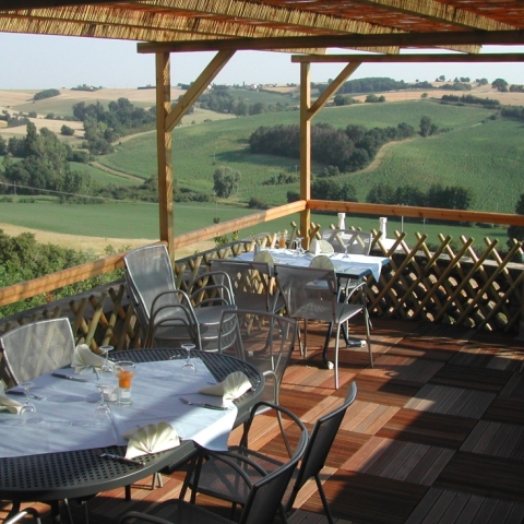 Terrasse avec vue magnifique sur les coteaux