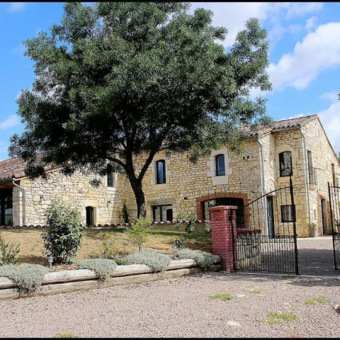 Bâtisse typique du gaillacois transformée en grand gîte